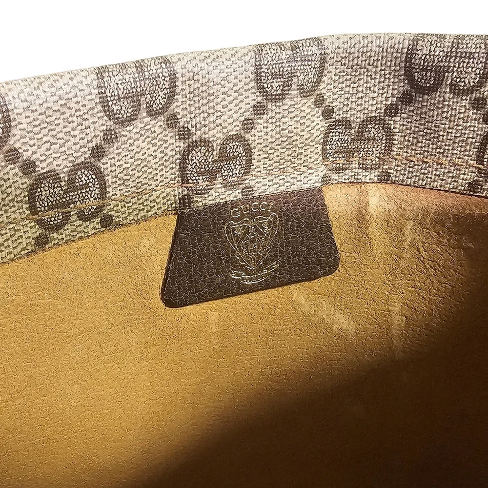 VINTAGE GUCCI CLUTCH - Picture 14 of 14